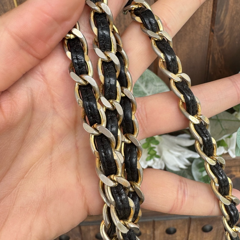 CHANEL Black Quilted Camera Bag with Iconic CC Logo - Picture 11 of 16